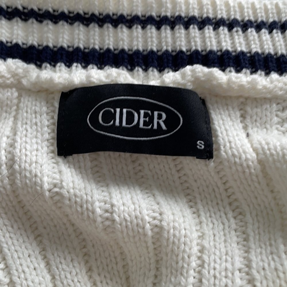 Sweater Cropped Tank Top - Picture 4 of 4